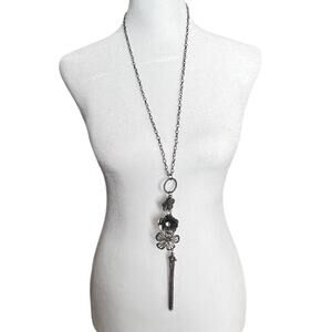 Fashion Statement Flower Design Pendant and Silver Tone Necklace